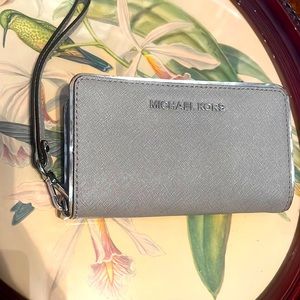 Michael Kors wallet mini purse zipper closure